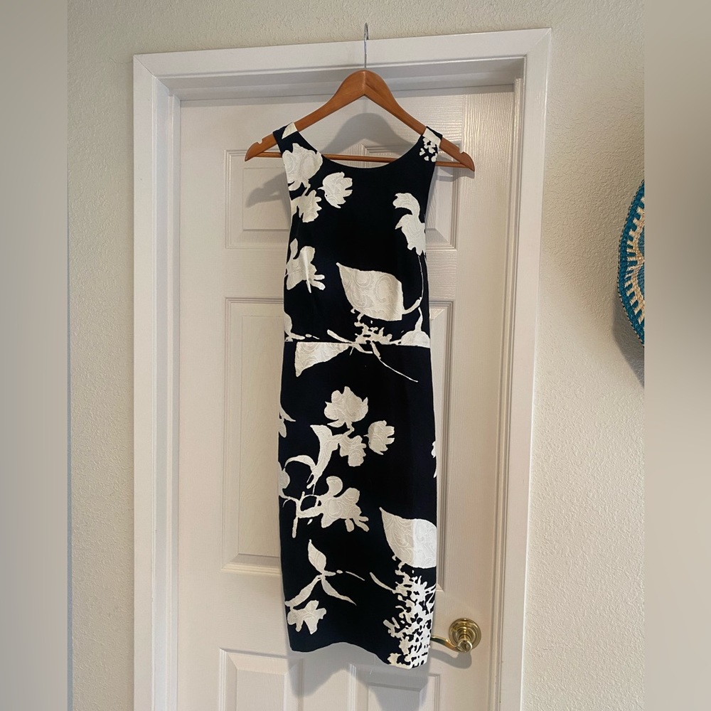 Talbots size 4 dress with pretty crisscross back ♥️